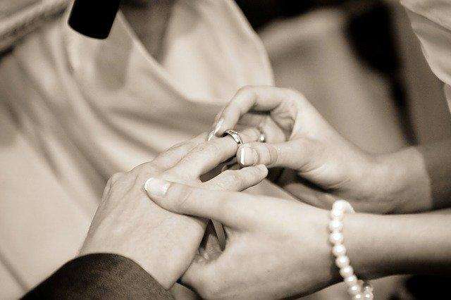 What to do your wedding ring after a divorce, not to spoil your personal life