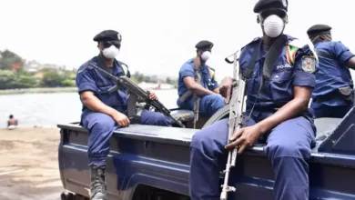 Kinshasa police officer shoots student for not wearing a mask