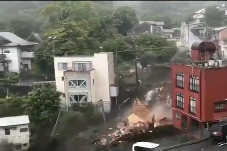 Landslides in Japan, 19 people missing - videos