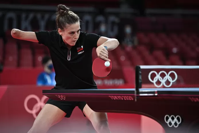Table tennis star without a right-hand wins by a margin in first round 