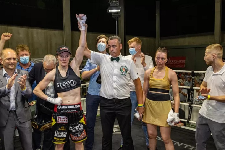 Delfine Persoon wins at comeback and on the way to new title camp