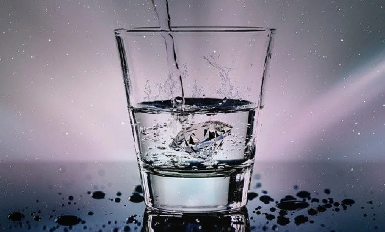 6 reasons why you shouldn't drink water left in a glass overnight