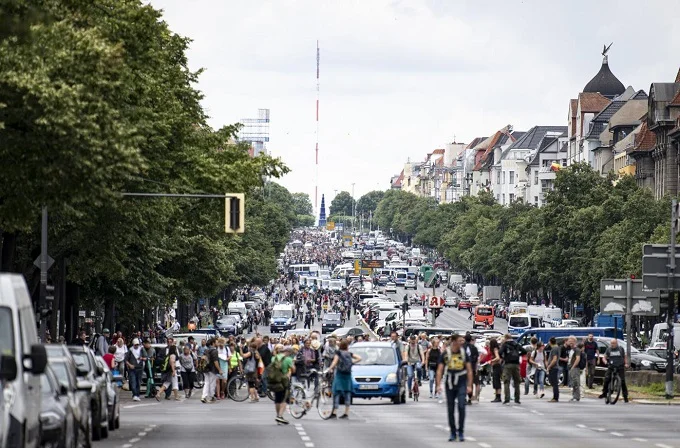 Anti-restriction protests in Berlin: 600 arrests, police officers injured - videos