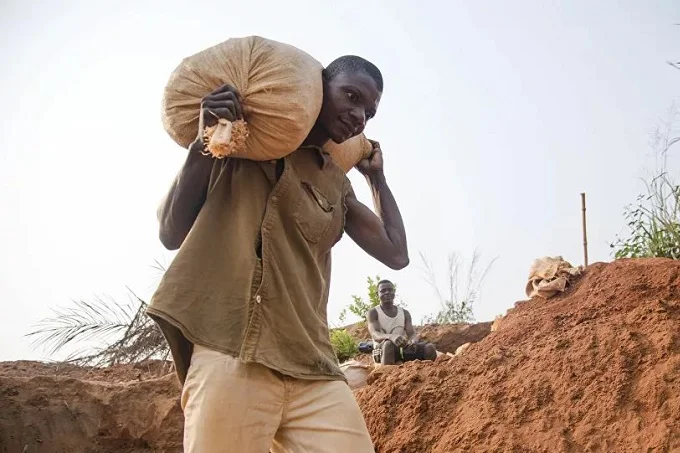 Angolan police seize more than 2,600 diamond stones