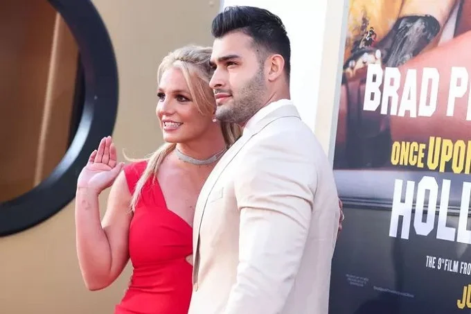 Sweet Britney Spears spotted looking for an engagement ring