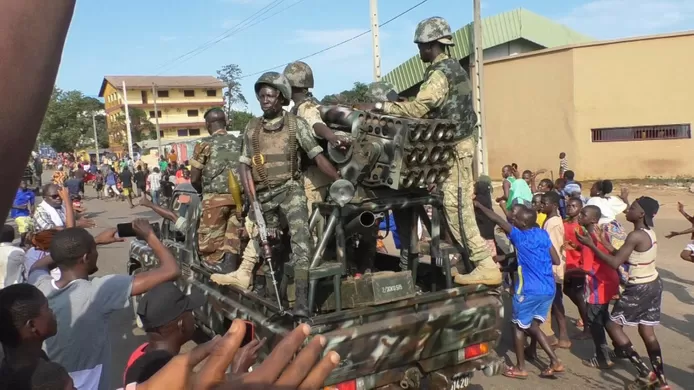 Coup attempt in Guinea: coup plotters introduce a curfew