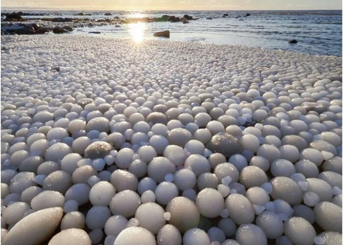 Snowballs in Finland