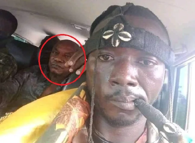 “Voodoo Priest” seen during the arrest of Alpha Condé: Truth about the viral image