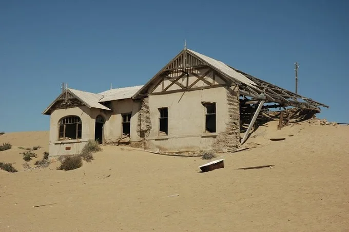 Kolmanskop: victim of the diamond rush in Namibia