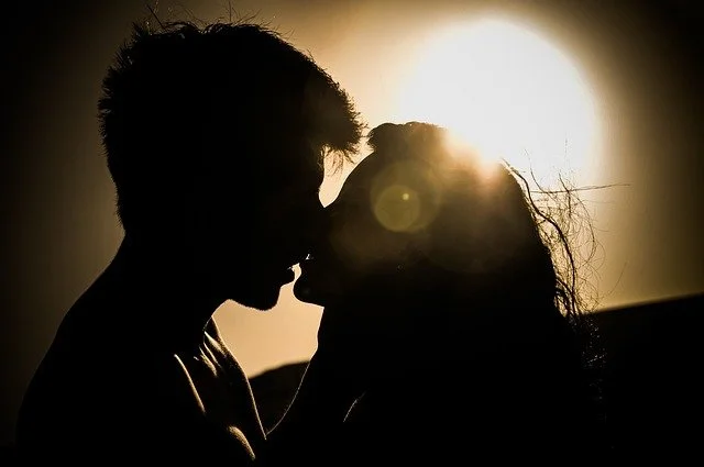 10 reasons why you need to kiss more often