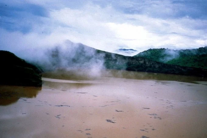 Gas evaporating on Lake Nyos