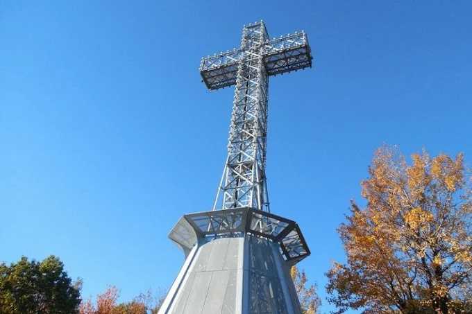 Why is there a Cross on Mount Royal? and why did Paul de Chomedey fulfill his promise to Virgin Mary?