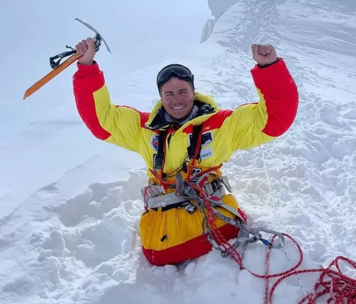 Russian without legs climbs 8,163 meter Himalaya mountain