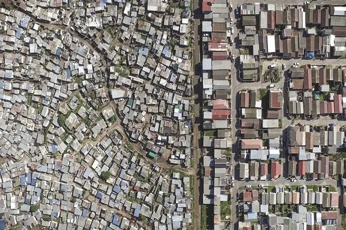 Rich and poor neighborhoods in Cape Town
