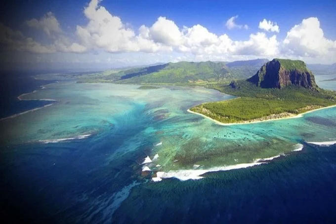 Underwater waterfalls in Mauritius