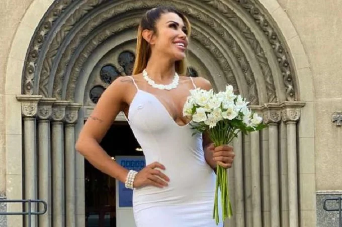 The Brazilian model married herself
