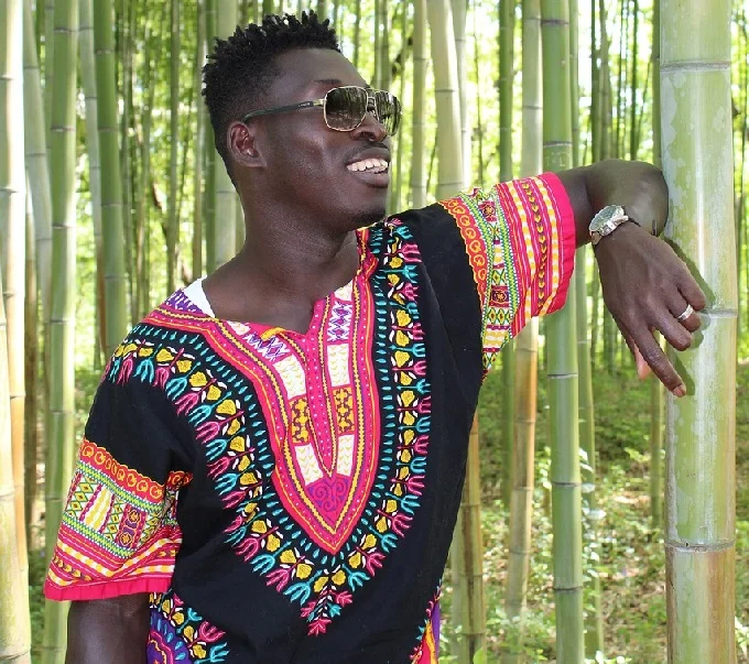 A Ghanaian man wearing a dashiki shirt?