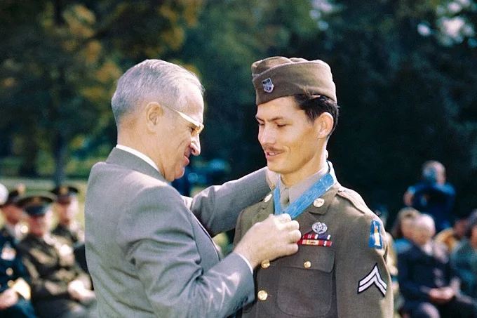 In October 1945, at a ceremony at the White House, Doss received the Medal of Honor from the hands of the President of the United States of America, Harry Truman.
