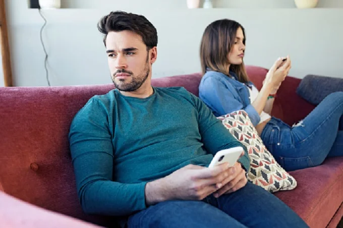 How to tell if a man has lost interest in you