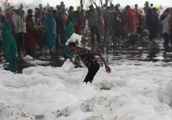 A layer of toxic foam has covered parts of a sacred river in India. The river Yamuna, a tributary of the Ganges, is close to the Indian capital New Delhi.