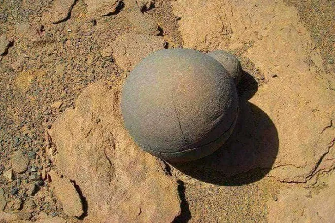Mystery of living stones in the Libyan desert that form the “Valley of the Planets”