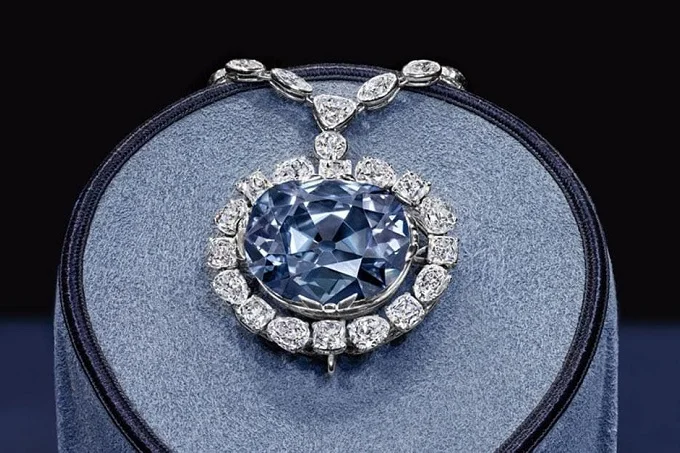 “Hope”, a blue diamond that robs people of their Hope