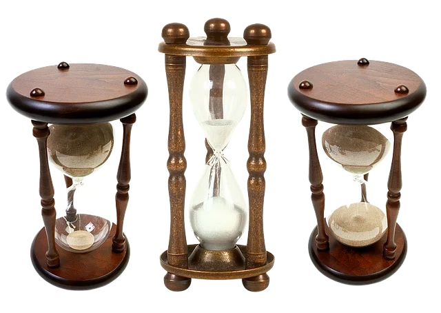 Hourglass clock
