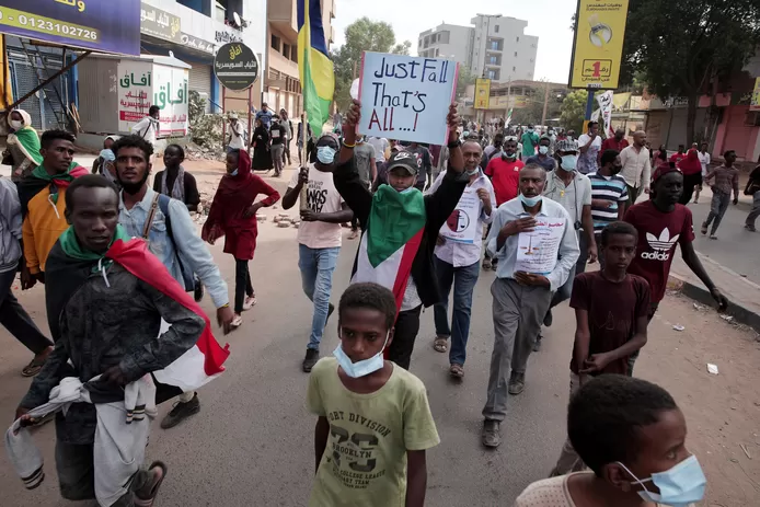 Tear gas against thousands of protesters in Sudan