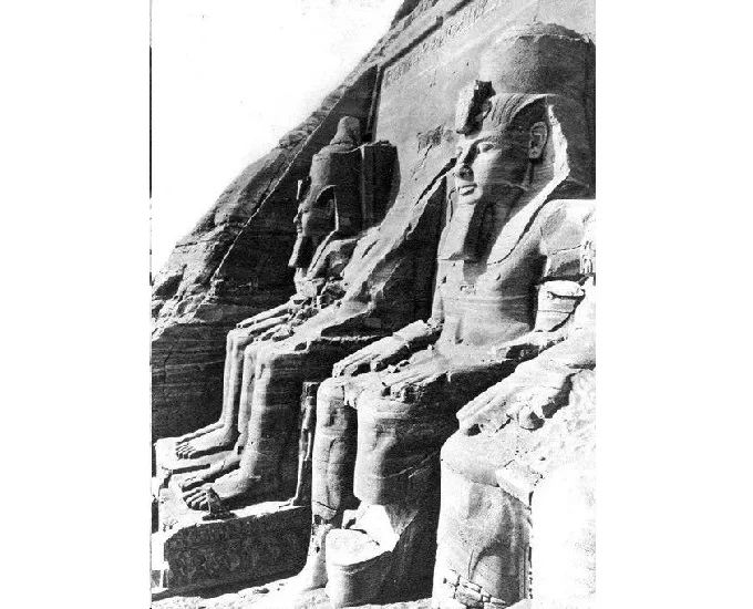 Huge statues of Ramses II and Queen Nefertari