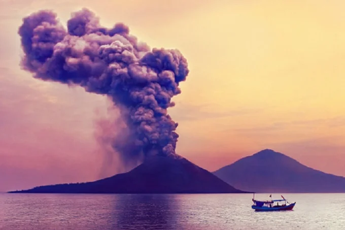 The impact of the Krakatoa volcanic explosion on the world
