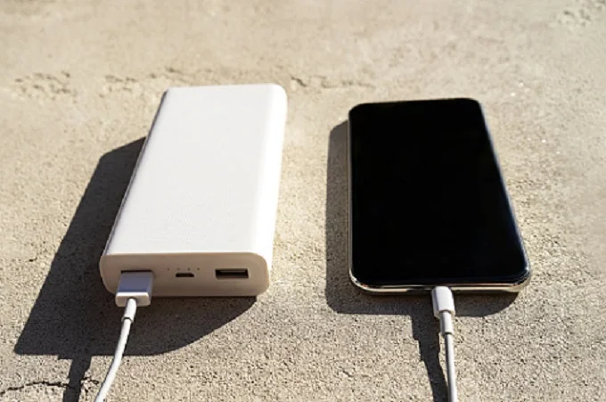 How to charge a smartphone if there is no charger