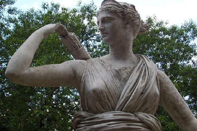 Sculpture of Queen Gorgo