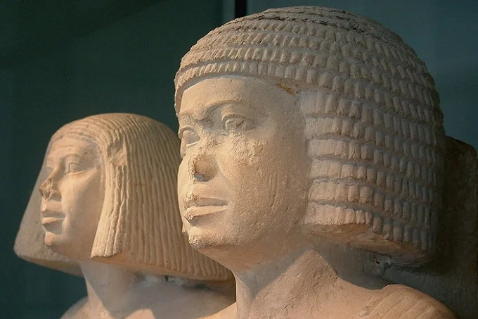 Sculpture of a married couple wearing wigs in Ancient Egypt