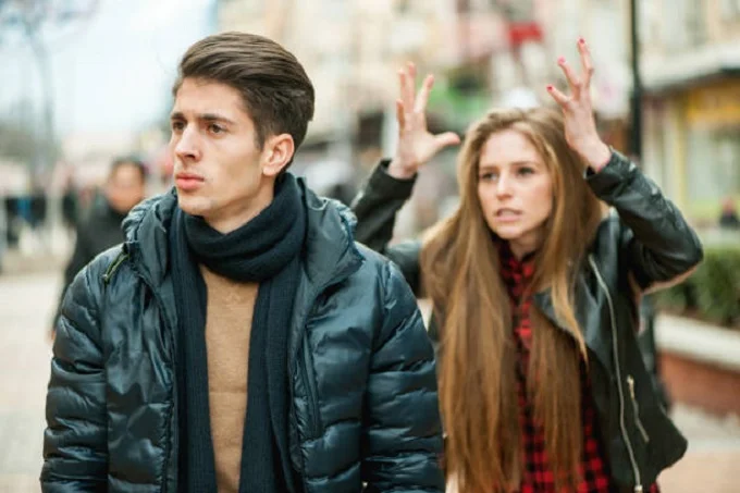 These 10 girls' habits that guys hate in relationships
