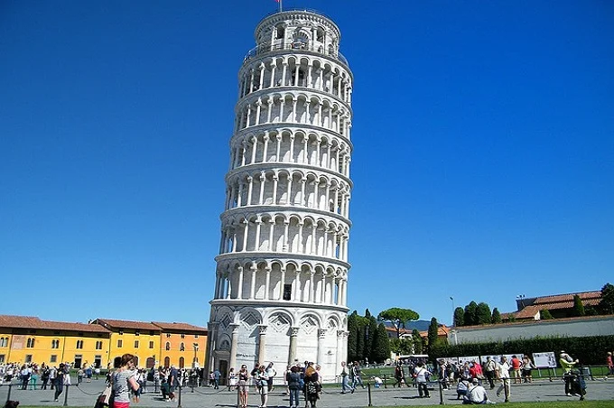 5 interesting facts about the most famous tourist attractions sights