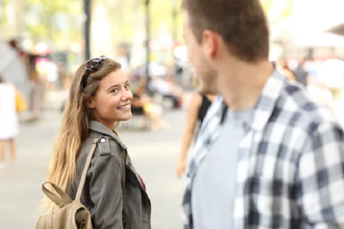8 reasons you are feeling magnetically drawn to someone you barely know