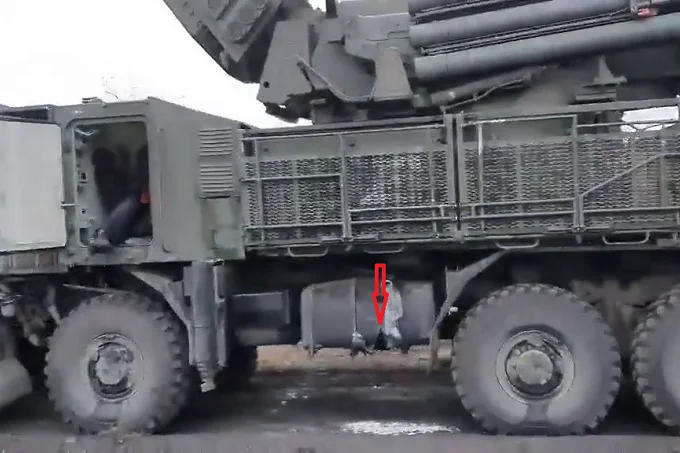 Russian soldiers are “deliberately punching holes” in gas tanks – Video