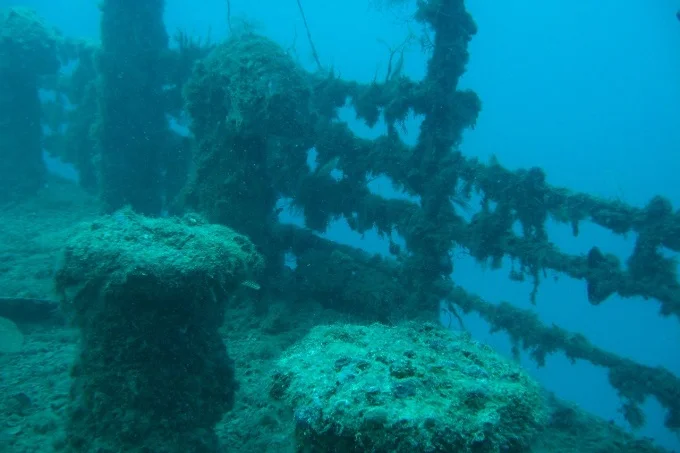 Remaining of shipwreck 