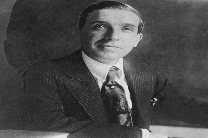 Ponzi scheme: how a simple Italian postman became the "father" of the first financial pyramid and gained millions of dollars