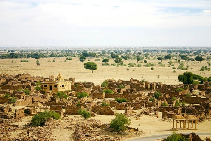 Kuldhara: what mysteries does the cursed village of death, inhabited by ghosts, hold?