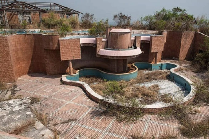 The Luxurious swimming pool at Gbadolite