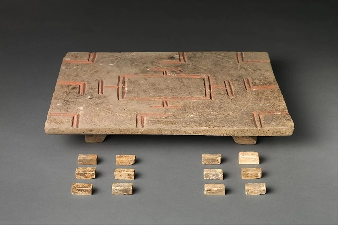 How were board games in ancient times and which ones are still popular