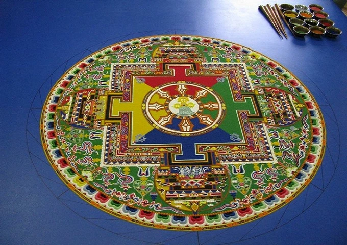 Mandalas are also drawn with paints, laid out with sand, rice, grains, they have different shapes - flat and voluminous