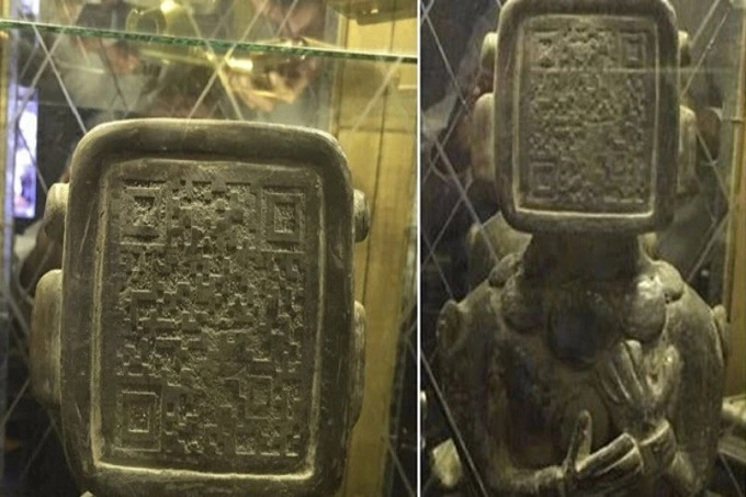 Qr-code on the face of an ancient Mayan statue
