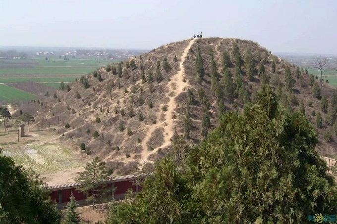 White pyramid of Chinese