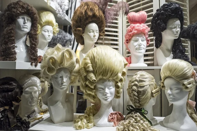 The fashion for false hair began to spread actively by the middle of the first millennium BC, wigs conquered the countries of the East and the Mediterranean Sea.