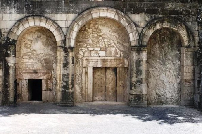 What dark secret does the 1,800-year-old necropolis of Beit She'arim hold and why is it cursed?