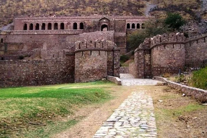 Mystical Legends of India: Abandoned Bhangarh fort story