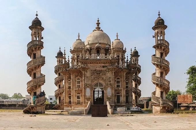 What secrets does the ancient mausoleum of Mahabat Maqbara, India's most strange palace, hold?