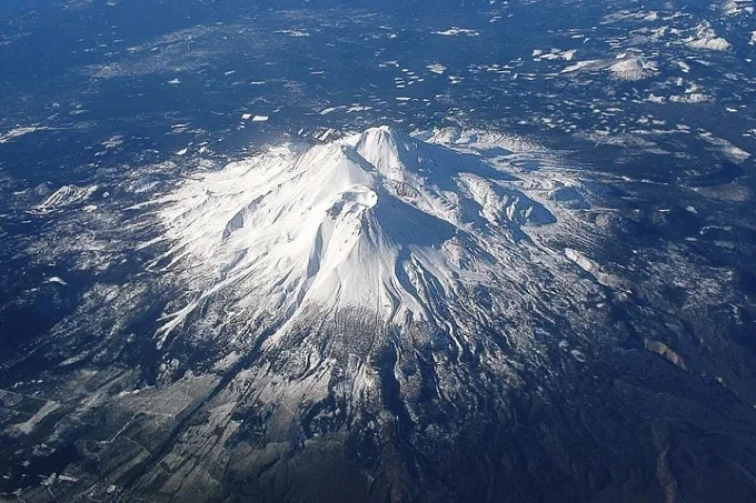 Mount Shasta mysteries: strange clouds and the golden city within